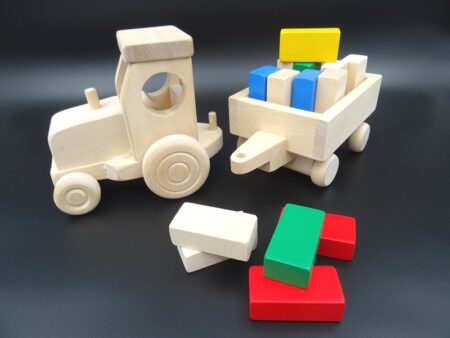 Wooden toy Tractor with trailer1