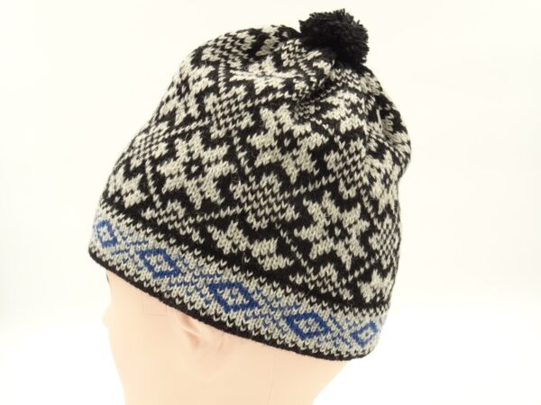 Men's wool hat with pattern R12b