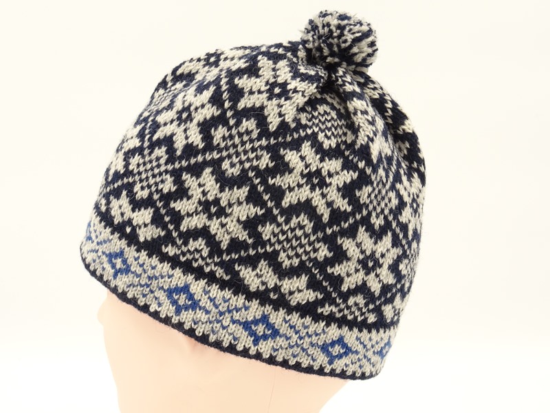 Men’s wool hat with pattern R15a