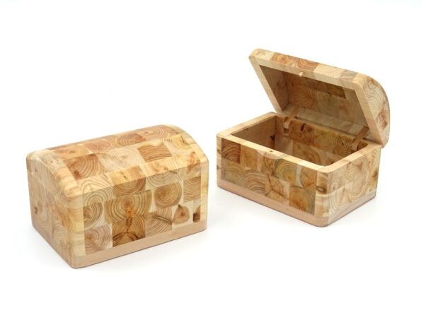 Jewelry box from juniper medium 90x64x57 mm