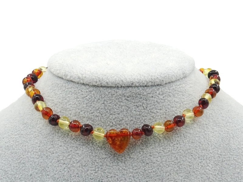 laste kaelakee merevaigust L05 laste kaelakee