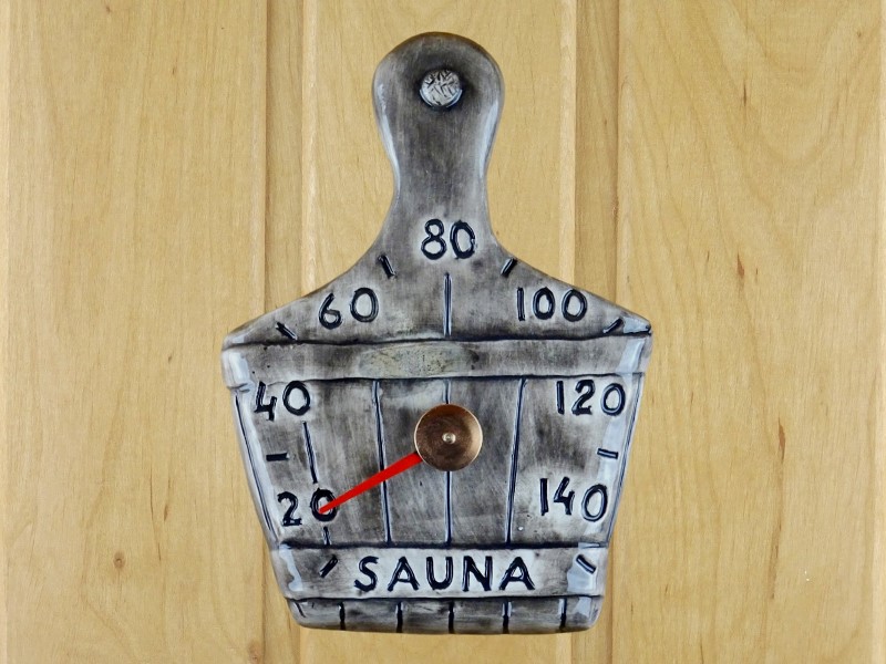 Sauna thermometer made of ceramic sauna bucket dark
