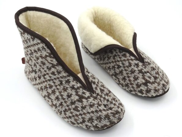 Slippers made of knitted wool fabric and sheep’s wool 2