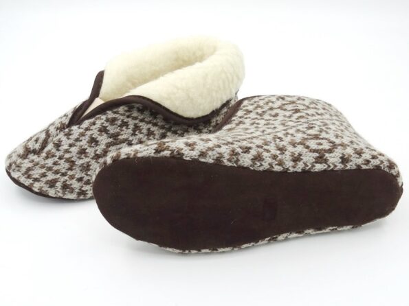 Slippers made of knitted wool fabric and sheep’s wool 3