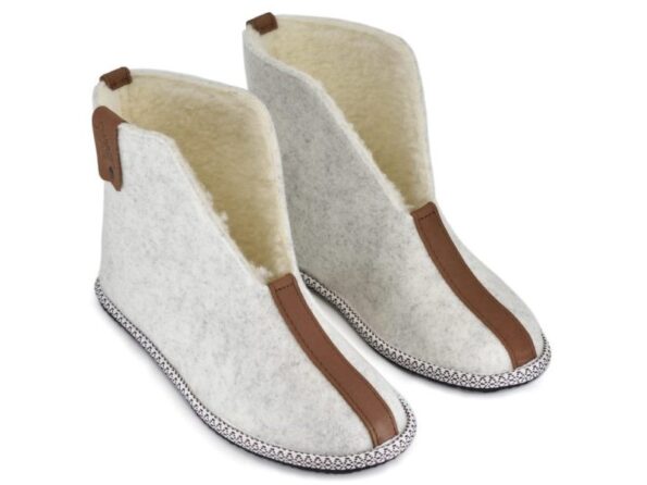 Slippers made of natural felt and with sheep wool, high brim 2
