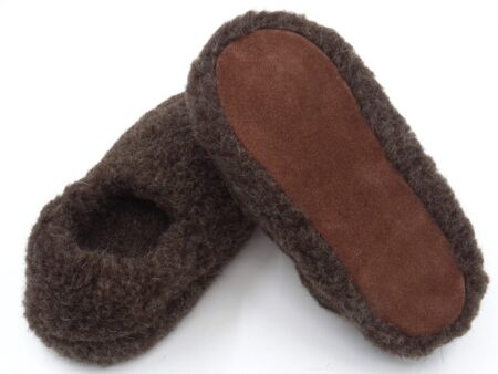 Warm slippers made of merino wool dark brown