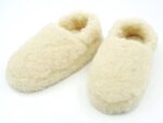 Warm slippers made of merino wool and with a thick sole white