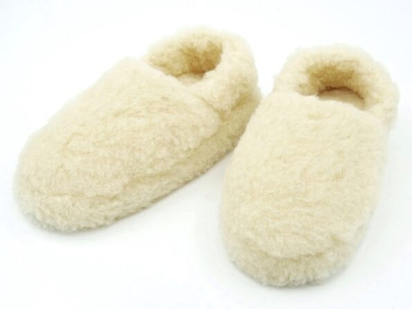 Warm slippers made of merino wool white