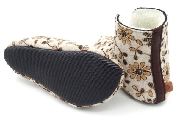 Slippers made of natural felt and wool