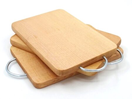 Cutting board made of beech with a metal loop
